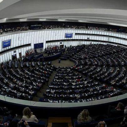 Eurodeputados aprovam acordo UE-EUA diante de ameaças de guerra comercial