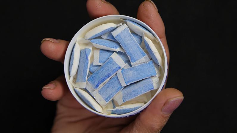 Vendas de saquetas de nicotina aumentam entre jovens, alerta fiscalização