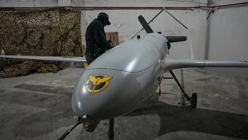 Ucrânia lança ataque com drones; Putin reúne-se com Schröder