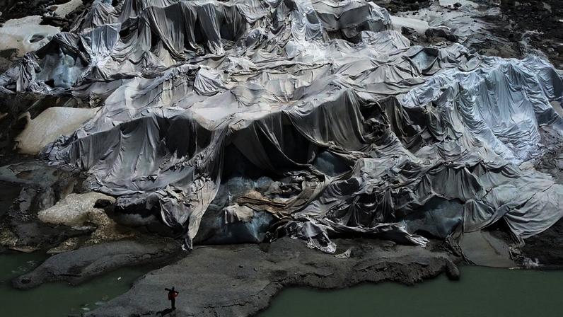 Glaciares suíços derretem rapidamente em junho, calor extremo na Europa