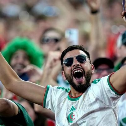 Argélia celebra empate dramático e avança aos oitavos do Mundial