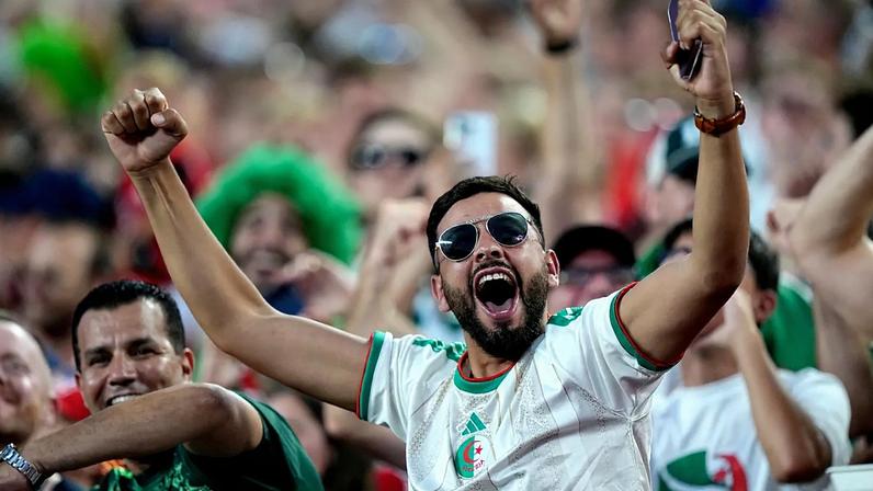 Argélia celebra empate dramático e avança aos oitavos do Mundial