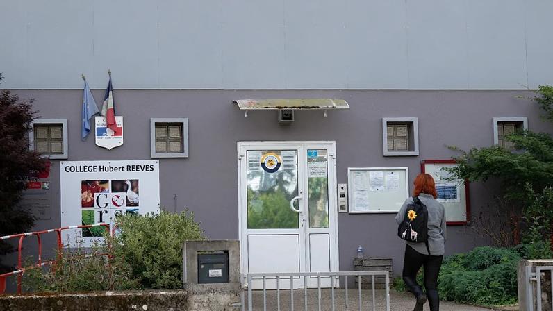 Vê-se a escola básica frequentada pela Lyhanna, de 11 anos, desaparecida, em Fleurance, no sudoeste de França, sexta-feira, 5 de junho de 2026.
