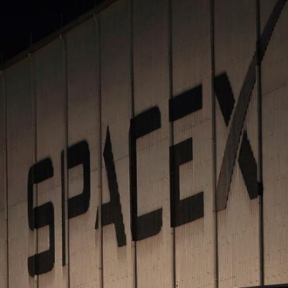 SpaceX lança discretamente nave espacial não identificada