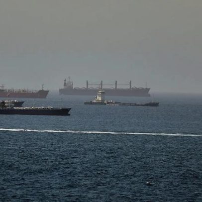 EUA lançam ataques contra o Irã após drone atacar navio de carga