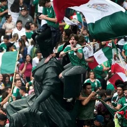 México celebra vitória sobre a África do Sul no Mundial