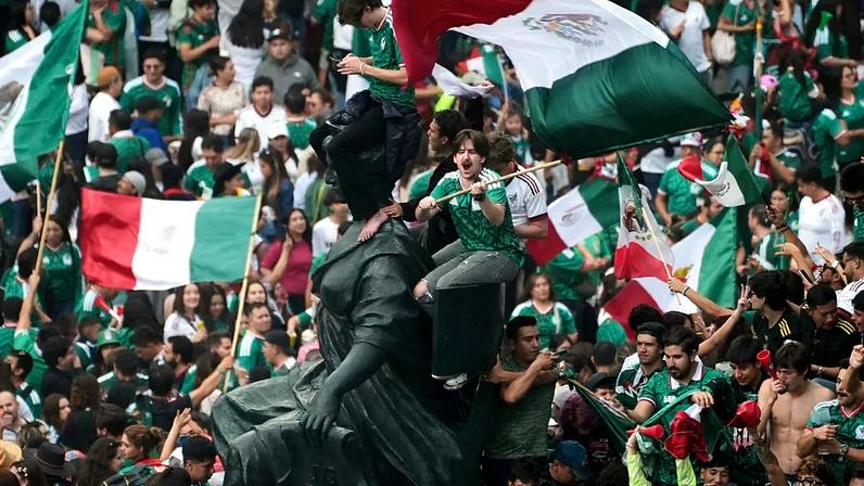 México celebra vitória sobre a África do Sul no Mundial