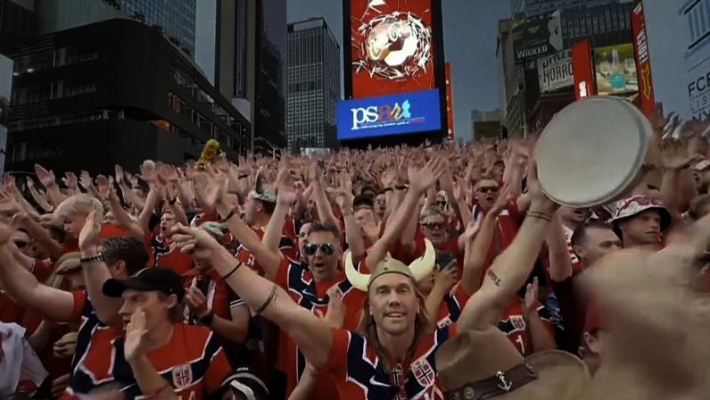 Noruegueses celebram com remada viking em Times Square