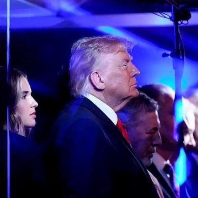 Trump vaiado por multidão durante o hino nacional antes das finais da NBA