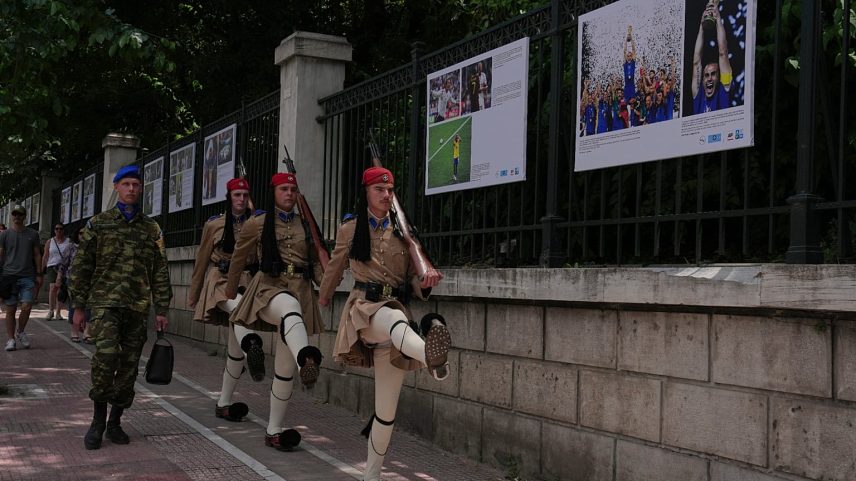 História dos Mundiais exibe 121 fotografias icónicas no centro de Atenas