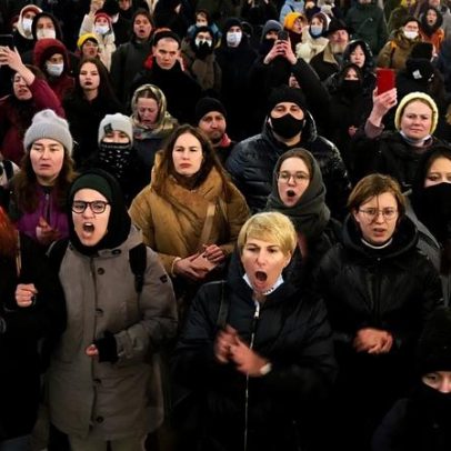 Rússia: FAS retrata mulheres sob o lema 'Parir, aguentar, calar'