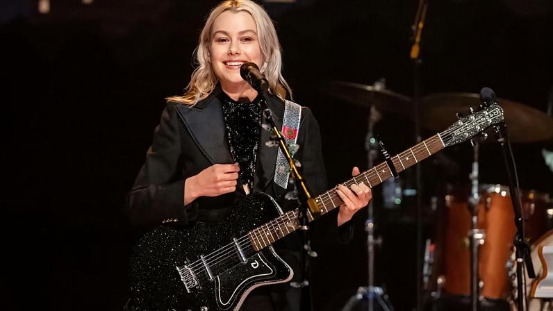 Phoebe Bridgers atua em concerto durante a gravação do programa de televisão «Austin City Limits» no ACL Live, Estados Unidos, 7 de outubro de 2021