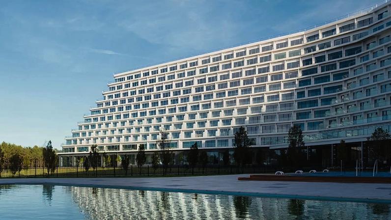 Polónia: maior hotel do Báltico abre portas, mas enfrenta problemas