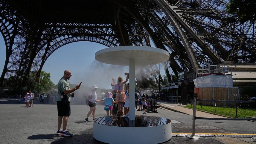 Canal Saint-Martin, em Paris, serve de refúgio à onda de calor