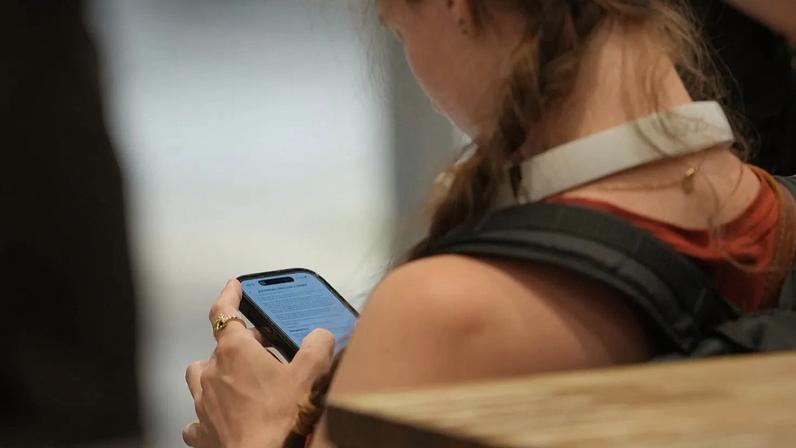 Estudo indica redes sociais ultrapassam meios tradicionais como fonte de notícias