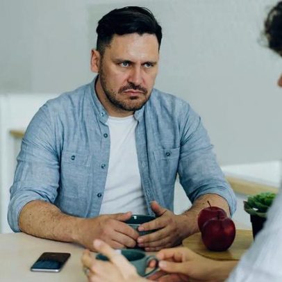 Uso do telemóvel relaciona-se com a queda da natalidade