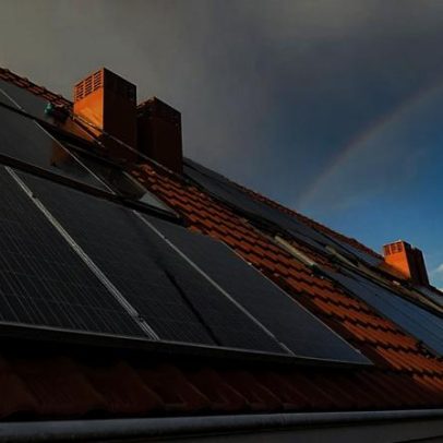 Painéis solares nos telhados: 5 horas de ar condicionado por dia, são verdes?