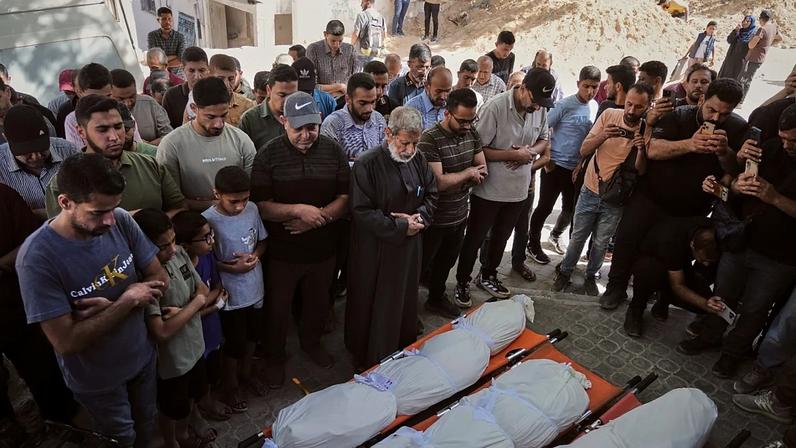 Gaza: famílias em luto após ataques noturnos israelitas que ceifaram nove mortos