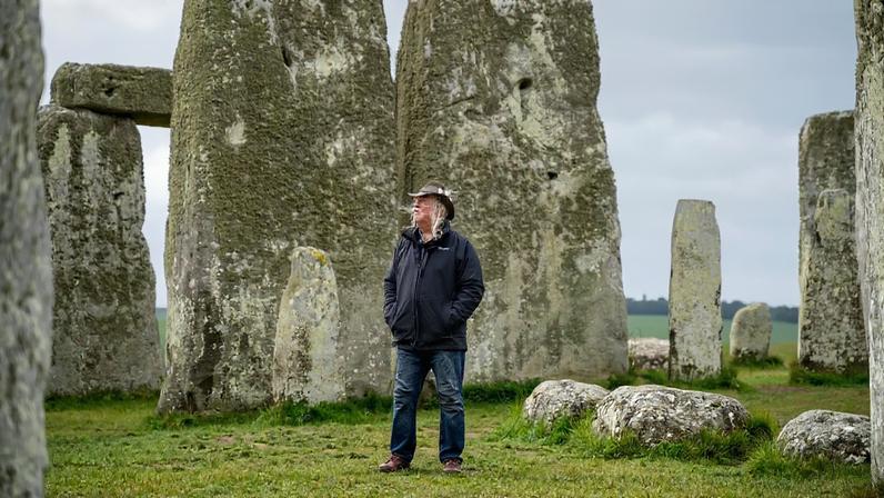 Arqueólogos descobrem “proto-Stonehenge” com 5 000 anos perto do famoso monumento