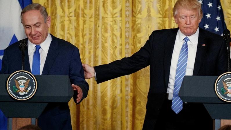 Presidente dos EUA, Donald Trump, e primeiro-ministro israelita, Benjamin Netanyahu, durante conferência de imprensa na Sala Este da Casa Branca, em 2017
