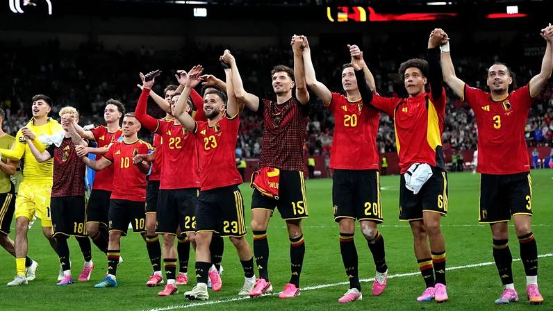 Bélgica garante lugar na fase a eliminar do Mundial, Irão fica à espera