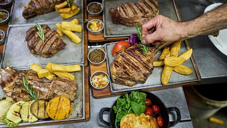 Bruxelas pede a Espanha para aumentar o IVA na restauração de 10% para 21%