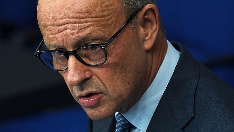 Chanceler federal Friedrich Merz (CDU) durante a sua declaração de governo no Bundestag, 11 de junho de 2026