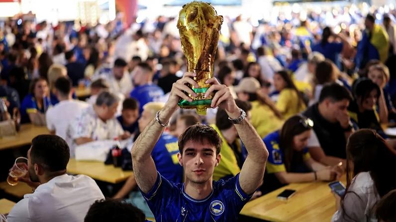 Bósnia regressa ao Mundial unida pelo hino viral Leva-me para a América