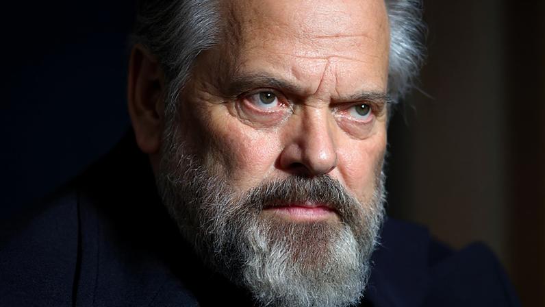 Esta foto de arquivo de 22 de fevereiro de 1982 mostra o ator e realizador de cinema Orson Welles durante uma conferência de imprensa em Paris