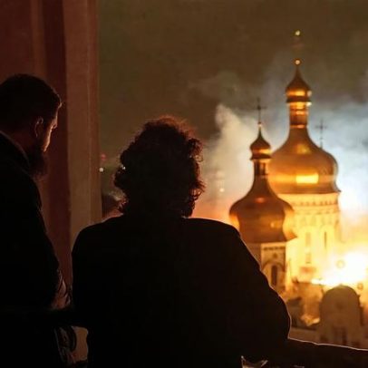 Zelensky: ataque russo a mosteiro de Kiev é crime grave contra a cultura cristã