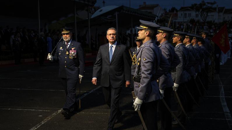 Imagens de Seguro no 10 de Junho como presidente