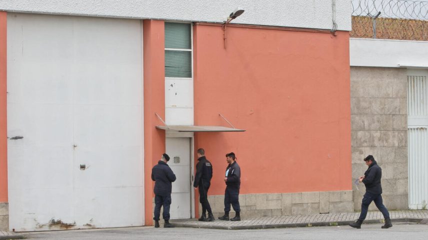 Recluso com alucinações por k4 desestabiliza cadeia de Custóias