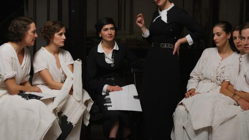 Power dressing nos anos 1980: moda centrada no vestir para o poder