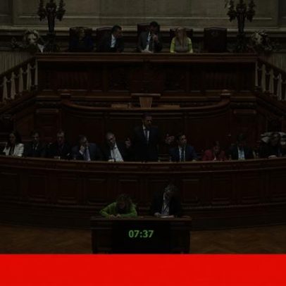 Montenegro entrega 66 diplomas ao Parlamento em 1 ano; recorde do Governo Passos