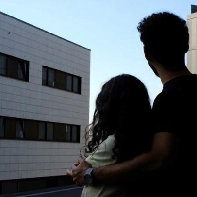 Sondagem revela divisão geracional sobre amor e IA; asiáticos menos céticos