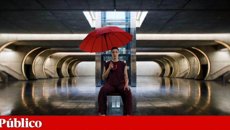 Guarda-chuva vermelho simboliza luta por direitos no trabalho sexual