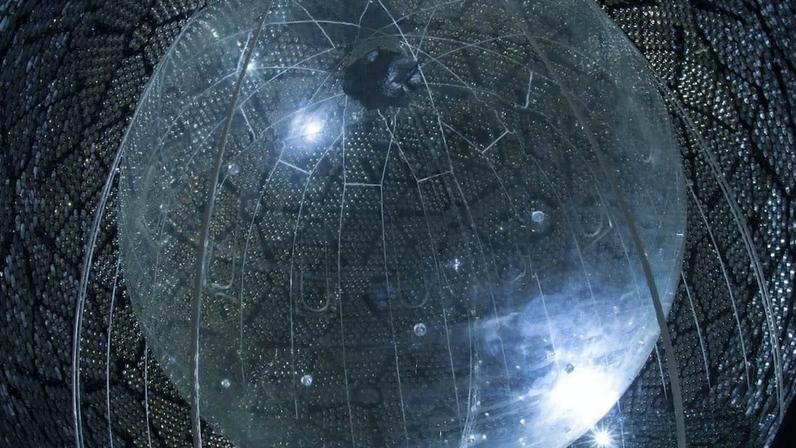 O detector de neutrinos instalado numa mina no Canadá