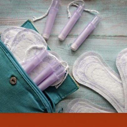 Produtos menstruais gratuitos atingem 180 mil estudantes e deverão ser alargados