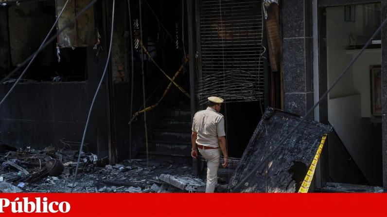 Pelo menos 21 pessoas morreram e duas ficaram em estado crítico num incêndio num hotel em Nova Deli