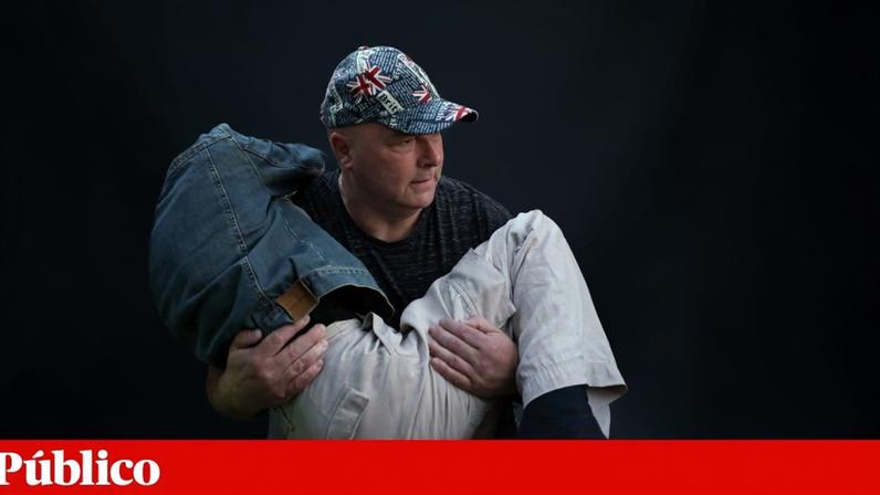 Manifestantes entraram em confronto com a polícia, na terça-feira à noite, na cidade portuária de Southampton, perto do local onde Nowak foi morto