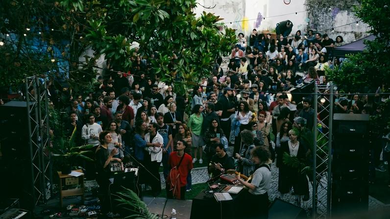 Quinta-feira é dia de ir à Porta, aos lavadouros e à tecelagem