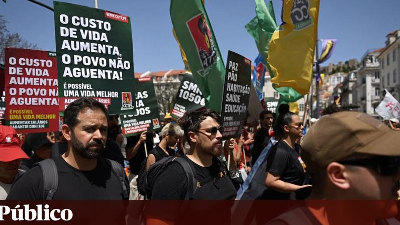 Manifestantes saem à rua em defesa dos seus direitos