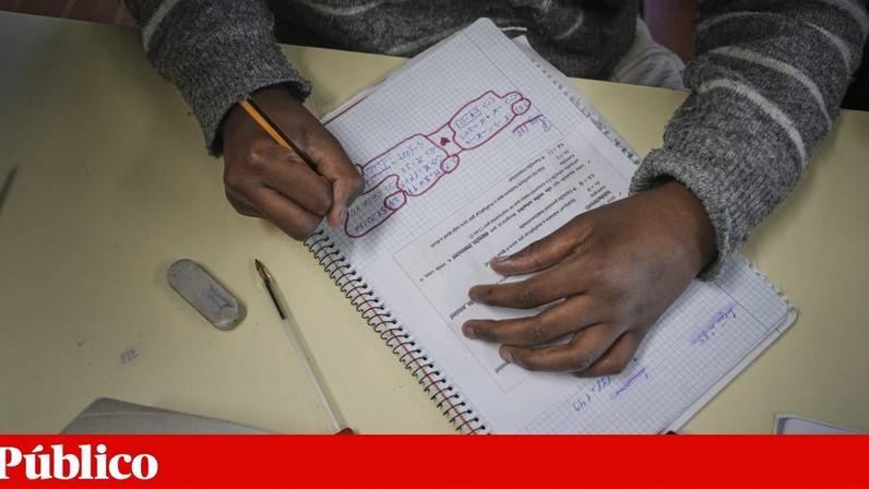 Pais acusam professora de discurso de ódio; escola na Parede abre averiguações