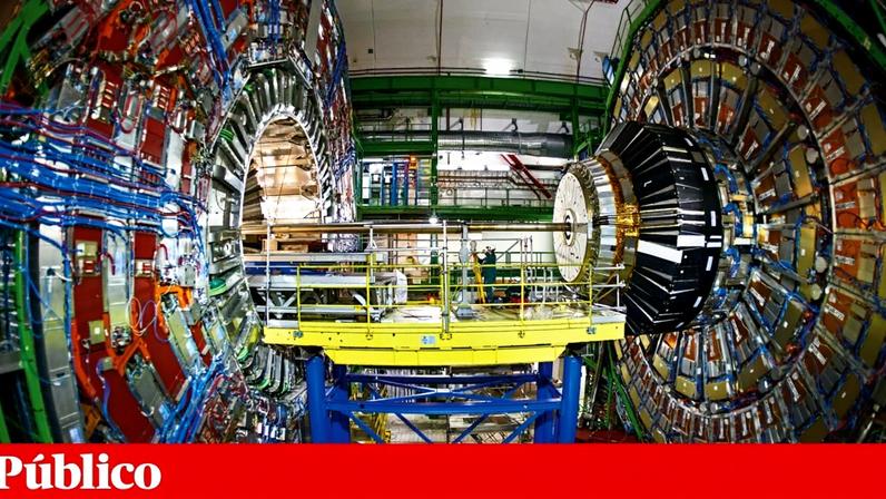 O detector de partículas CMS, que faz parte do acelerador de partículas LHC, instalado num túnel de 27 quilómetros na fronteira franco-suíça