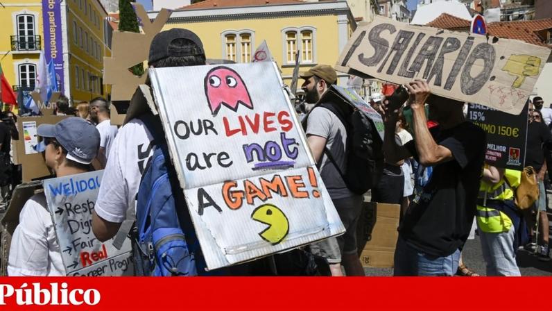 Protesto acabou com confrontos. Manifestantes queixam-se de agressões. PSP diz que "num Estado de Direito Democrático não podem ser tolerados crimes contra a autoridade pública"
