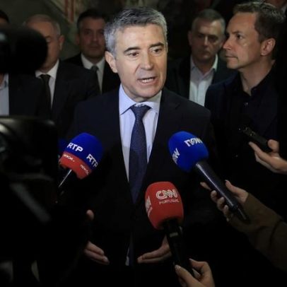 Líder do PS afirma que Seguro e Montenegro homenagearam o Programa Regressar