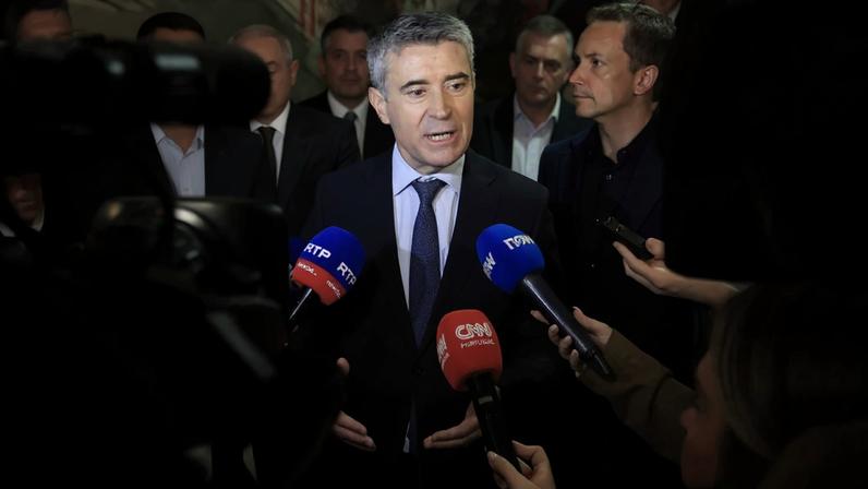 Líder do PS afirma que Seguro e Montenegro homenagearam o Programa Regressar