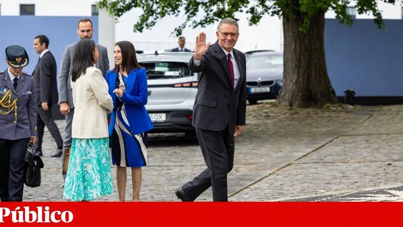 António José Seguro à chegada do Solar da Madre Deus, em Angra do Heroísmo