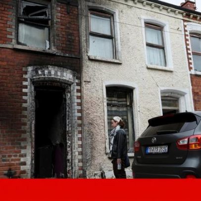 Carros incendiados e violência em Belfast durante motins com centenas de pessoas