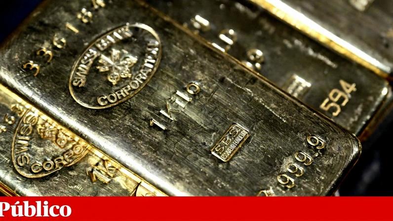 Ouro e prata caem mais de 2%, atingindo mínimos desde o fim de março